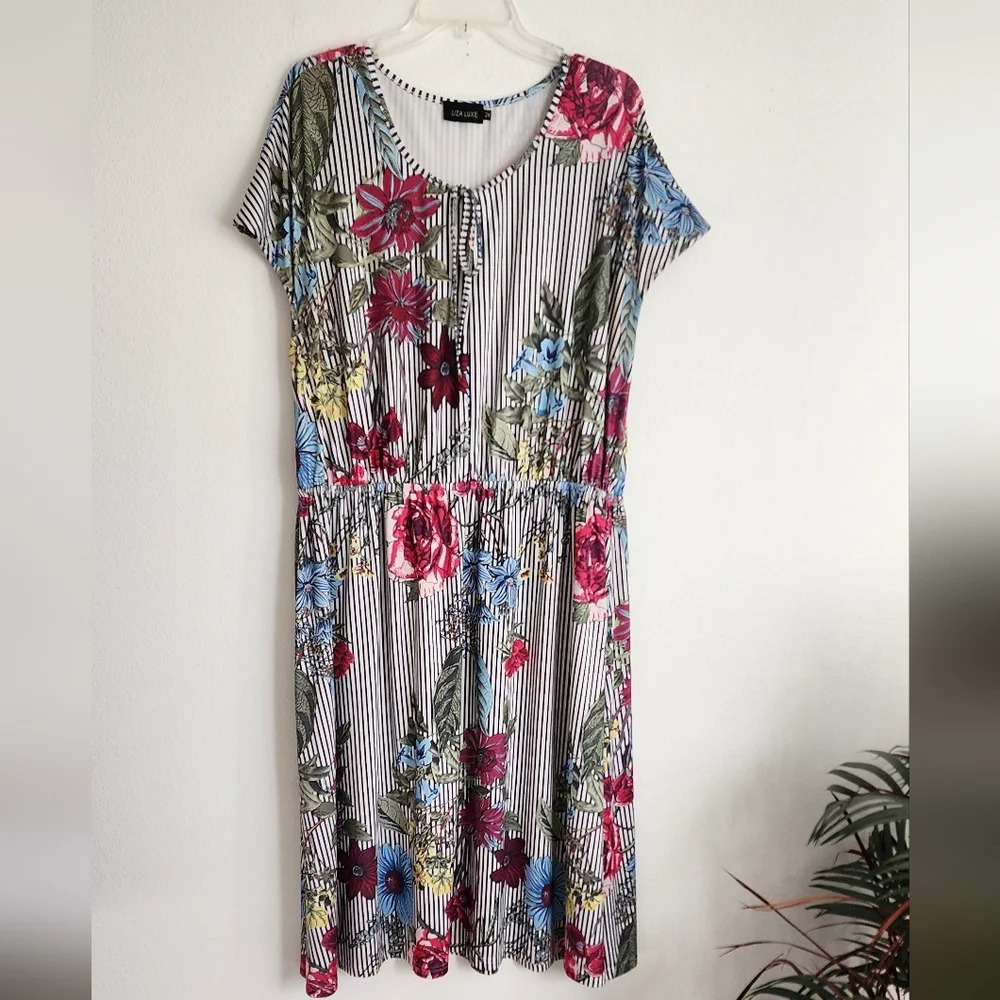 Liza Luxe Dress Black & White Striped Back- ground with Floral Print Sz 2X